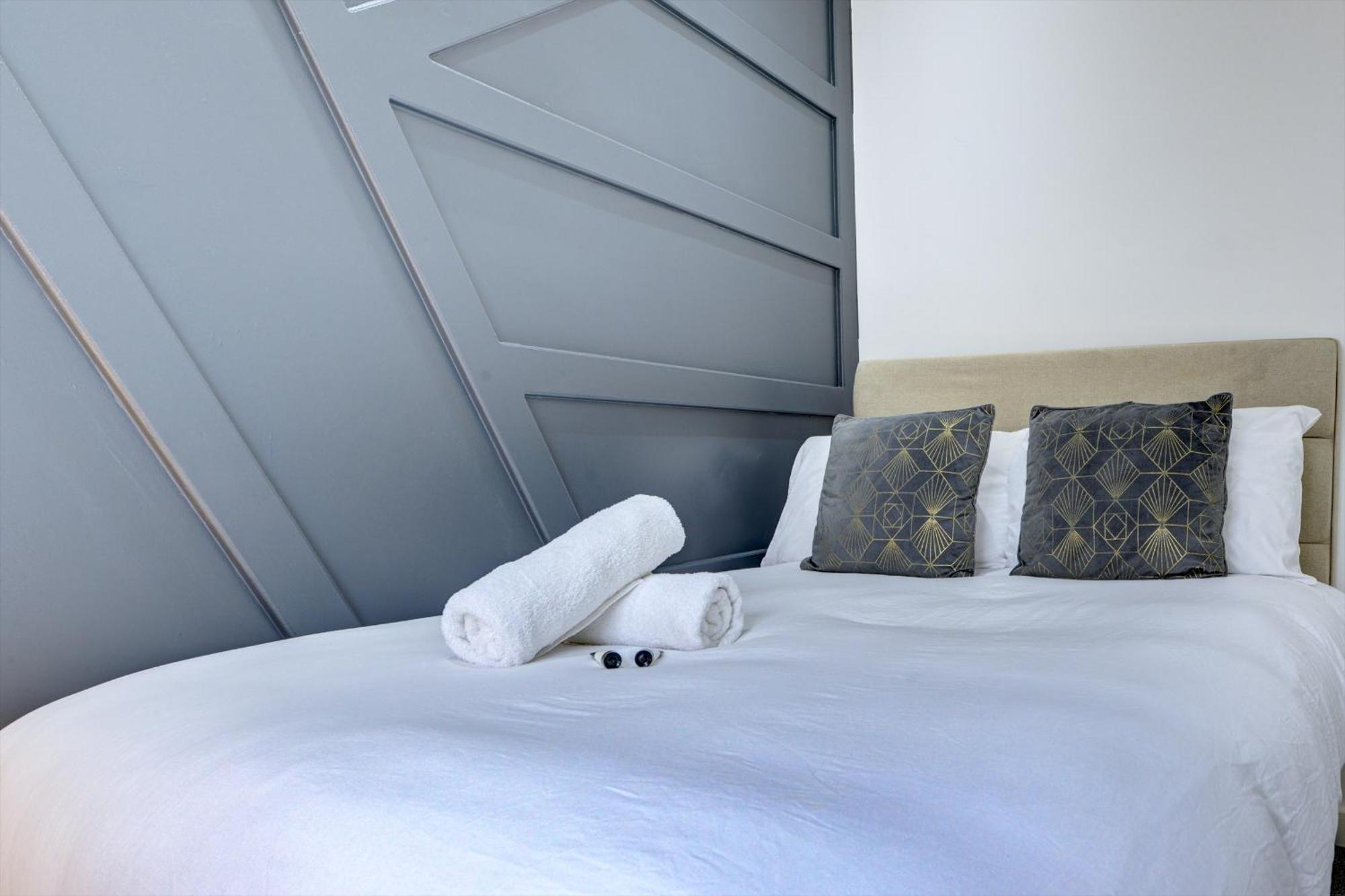 4 Bedrooms Homely House With Garden- Sleeps 9 Comfortably With 6 Comfortable Beds, Free Street Parking, Business Travellers, Contractors, & Holiday-Goers, Coventry, Near All Major Transport Links In Coventry And Motorway Экстерьер фото