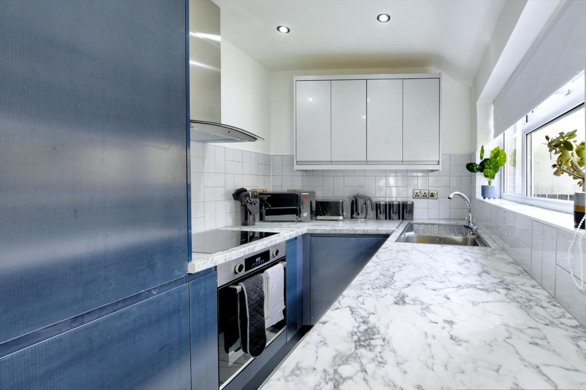 4 Bedrooms Homely House With Garden- Sleeps 9 Comfortably With 6 Comfortable Beds, Free Street Parking, Business Travellers, Contractors, & Holiday-Goers, Coventry, Near All Major Transport Links In Coventry And Motorway Экстерьер фото
