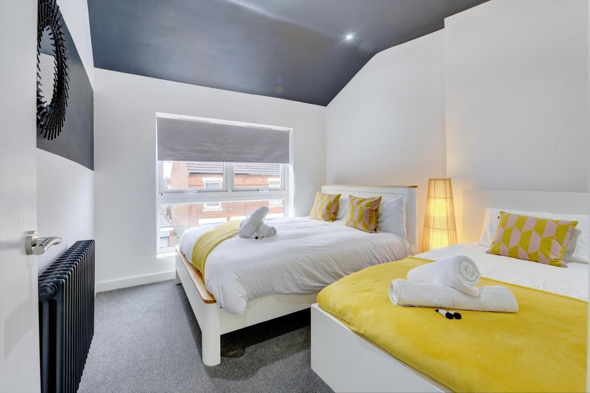 4 Bedrooms Homely House With Garden- Sleeps 9 Comfortably With 6 Comfortable Beds, Free Street Parking, Business Travellers, Contractors, & Holiday-Goers, Coventry, Near All Major Transport Links In Coventry And Motorway Экстерьер фото