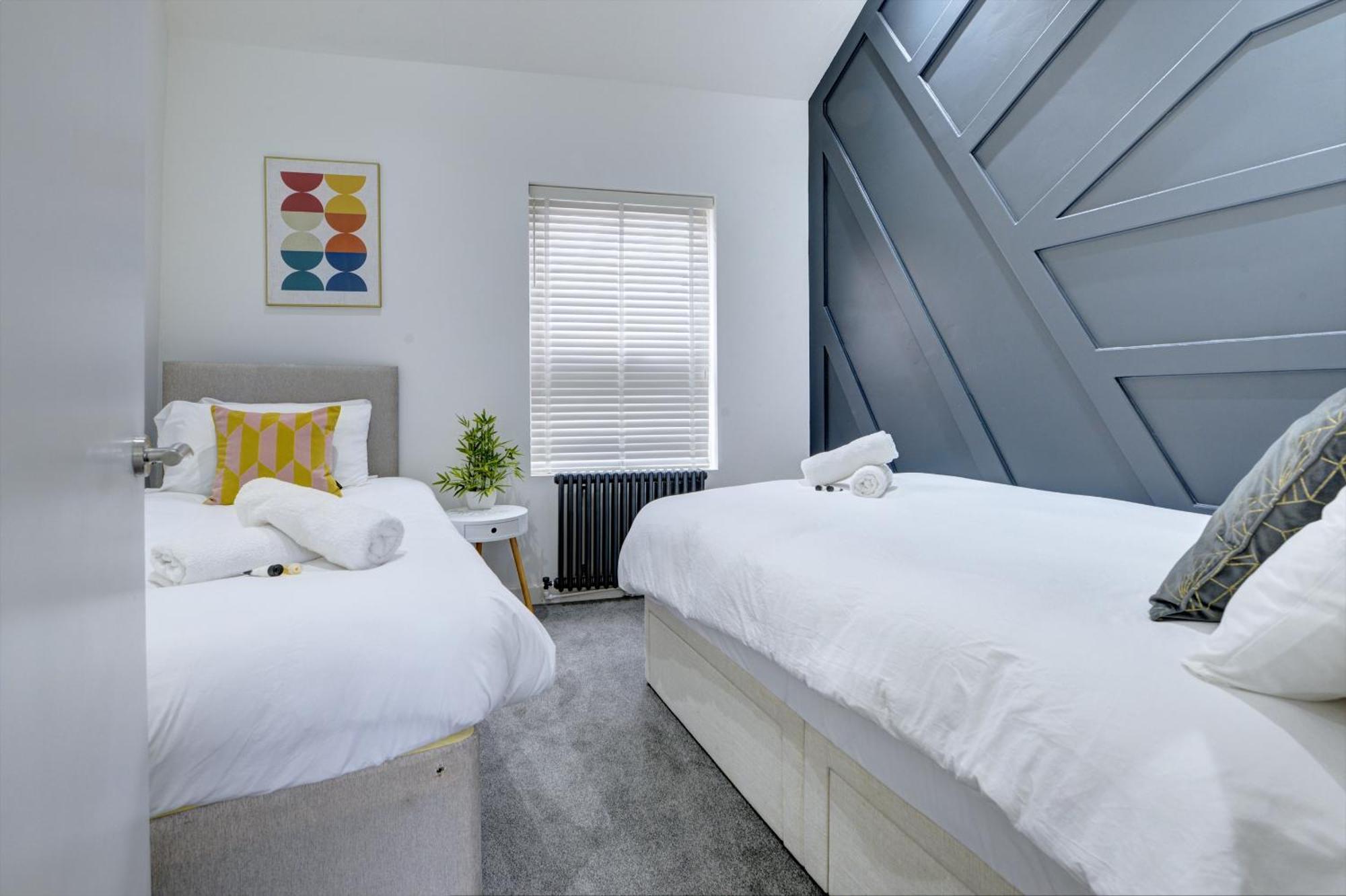 4 Bedrooms Homely House With Garden- Sleeps 9 Comfortably With 6 Comfortable Beds, Free Street Parking, Business Travellers, Contractors, & Holiday-Goers, Coventry, Near All Major Transport Links In Coventry And Motorway Экстерьер фото