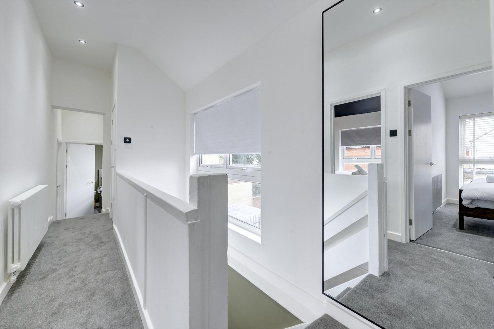 4 Bedrooms Homely House With Garden- Sleeps 9 Comfortably With 6 Comfortable Beds, Free Street Parking, Business Travellers, Contractors, & Holiday-Goers, Coventry, Near All Major Transport Links In Coventry And Motorway Экстерьер фото
