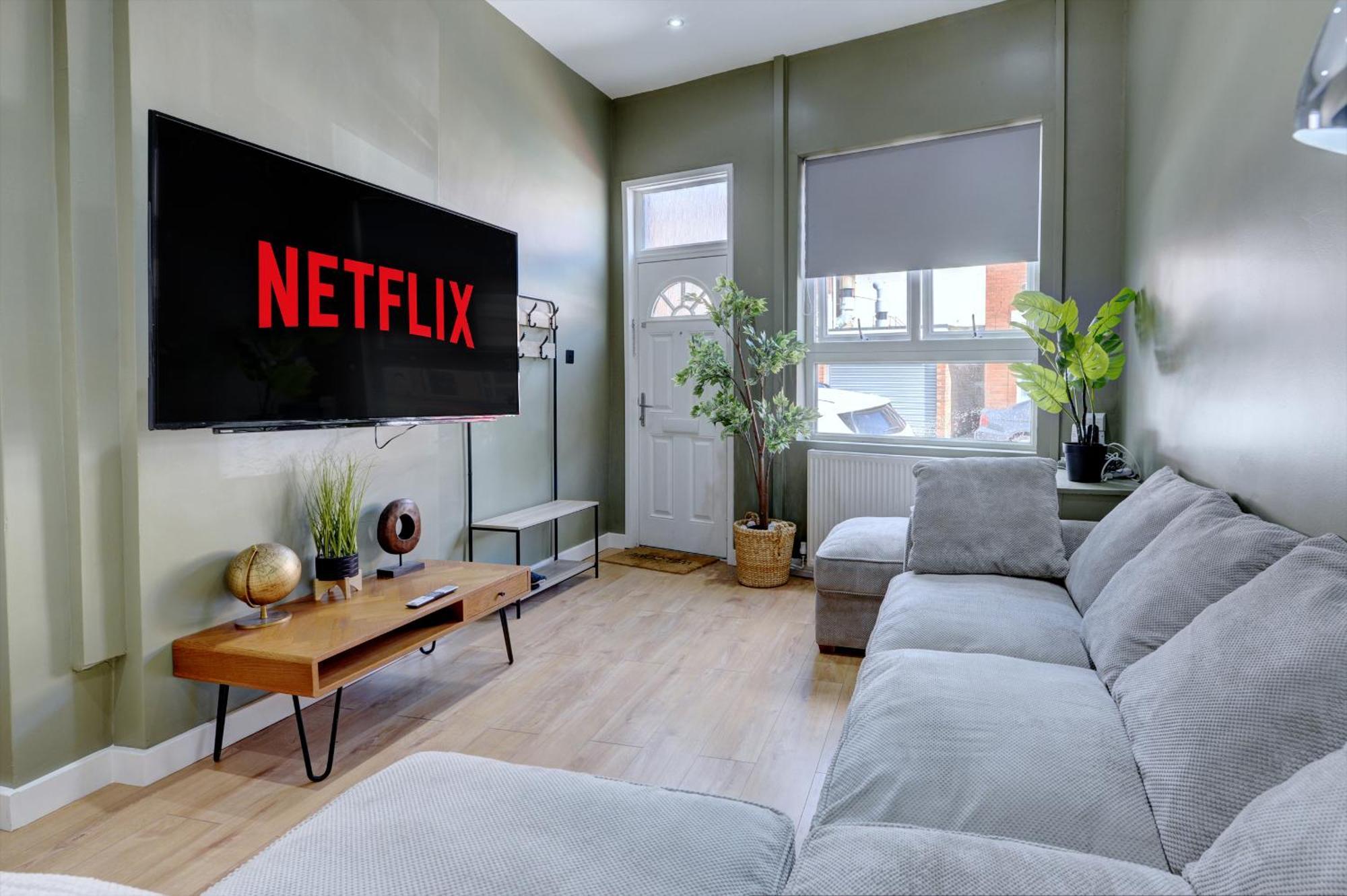4 Bedrooms Homely House With Garden- Sleeps 9 Comfortably With 6 Comfortable Beds, Free Street Parking, Business Travellers, Contractors, & Holiday-Goers, Coventry, Near All Major Transport Links In Coventry And Motorway Экстерьер фото
